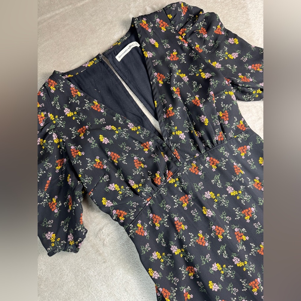 Abercrombie & Fitch Women's Black Floral‎ Mini Dress Size Medium Puff Sleeve - Picture 2 of 9
